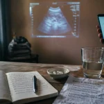 Diverticulite et stress : respiration et probiotiques, écran d’échographie abdominale